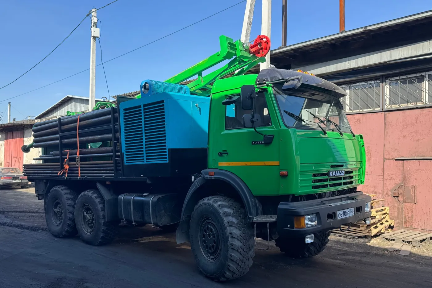 Буровая установка УРБ-2Д3 на базе КАМАЗа-вездехода